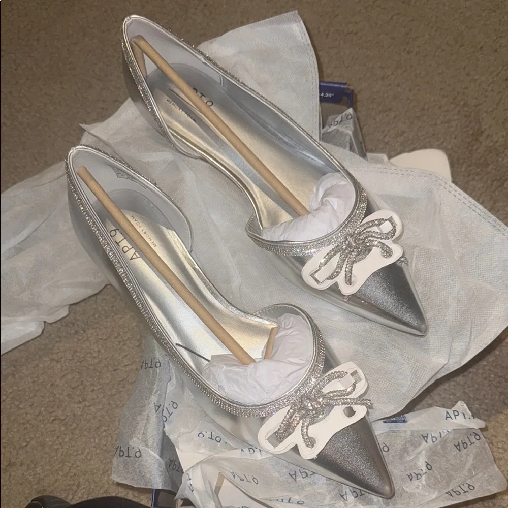 NEW Silver dress flats with Bow Detail - Picture 2 of 5